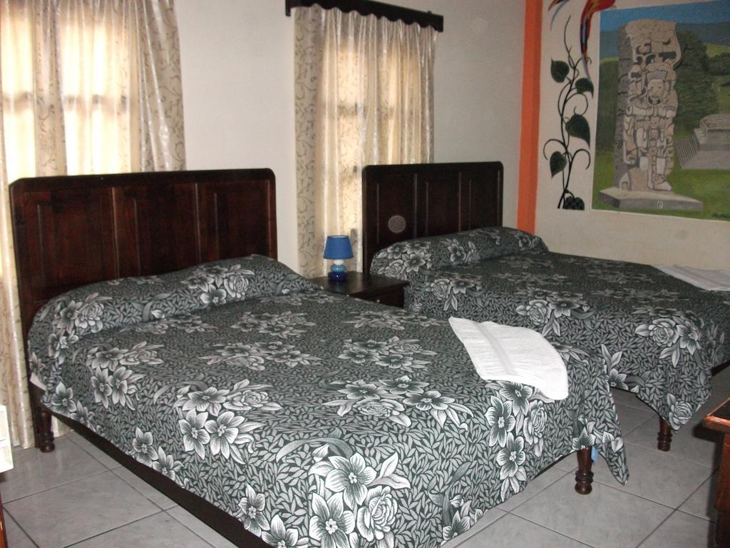 Hotel & Hostal Yaxkin Copán Habitación foto